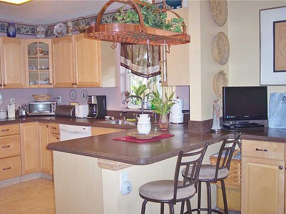 5th image of 4010 SW 72nd Dr