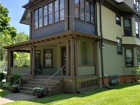 3rd image of 310 Willow St #2L