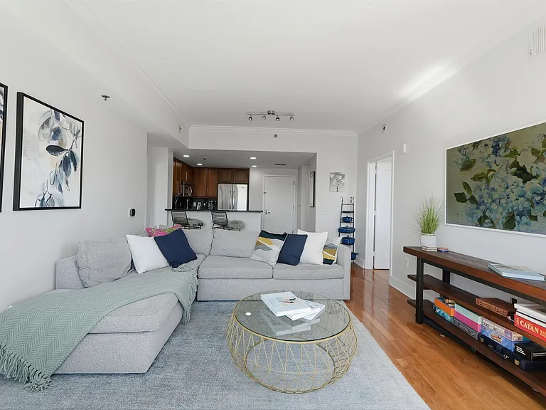 800 Jackson St — Photo 2