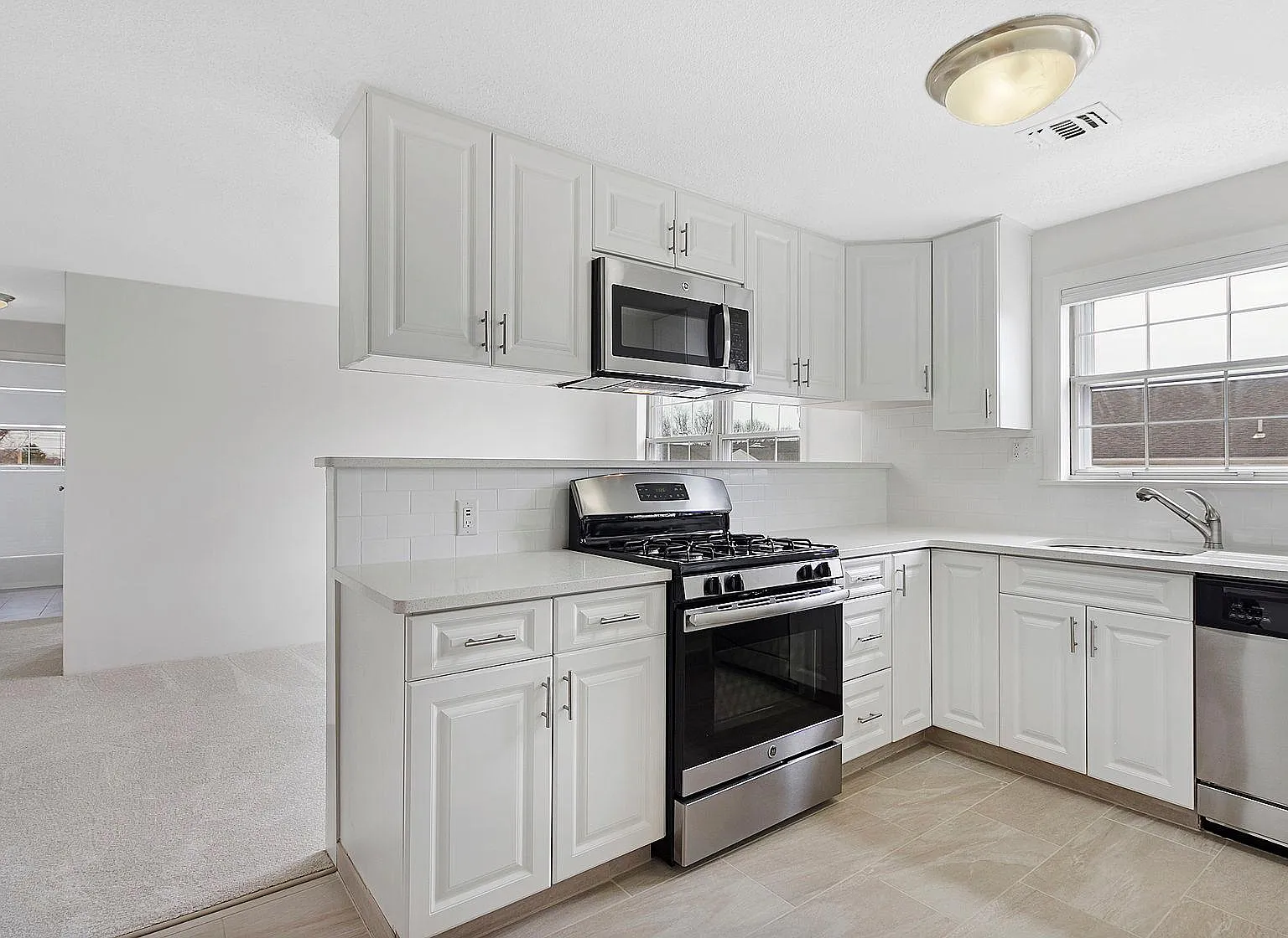 1 bed, 930 sqft, $2,450 — Photo 1