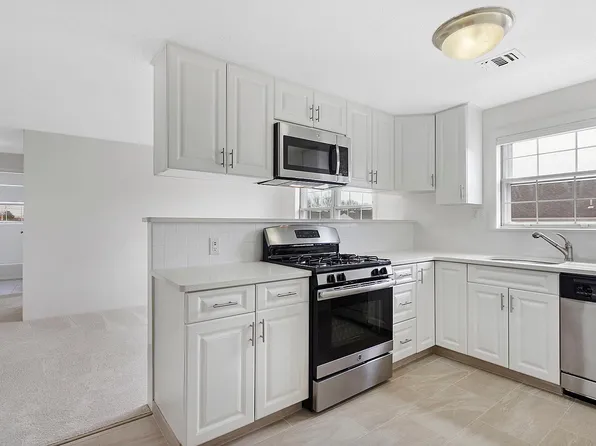 2 Bedford Rd #29, Woburn, MA 01801