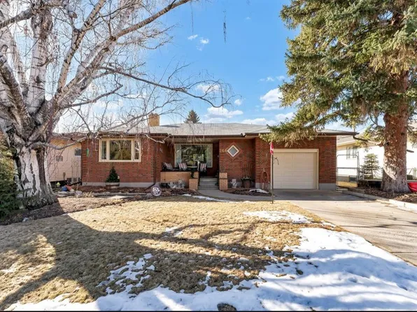 266 E 6th Ave NW, Medicine Hat, AB T1A 6T5