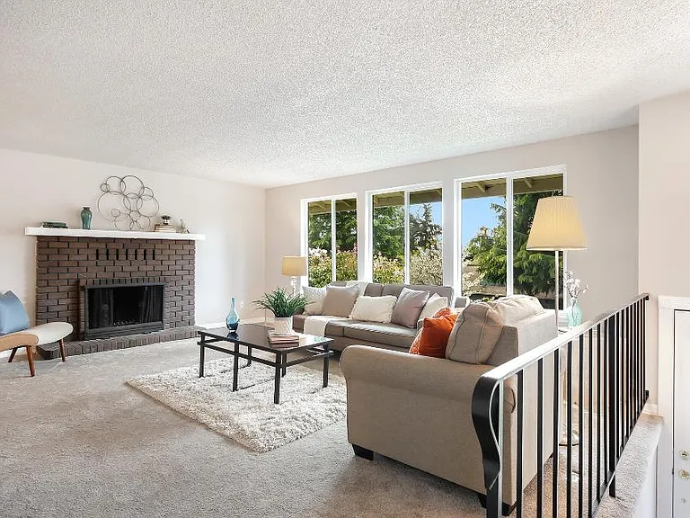 1512 Dayton Ct NE — Photo 3
