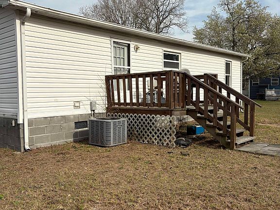 5th image of 2070 Martin St.