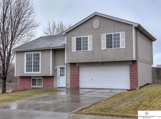 7957 Bondesson St, Omaha, NE 68122