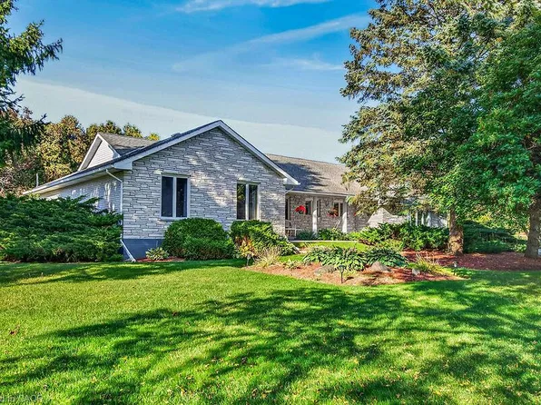 2 Karendale Cres, Hamilton, ON L8B 0Z6