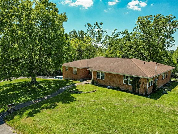 3rd image of 304 Wygoda Cir