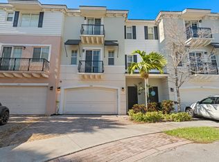 559 NW 35th Pl, Boca Raton, FL 33431