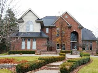 5479 Wyndam Ln, Brighton, MI 48116