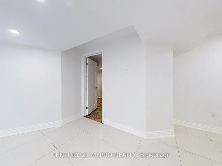 13 Manor Glen Cres #BASEMENT — Photo 21