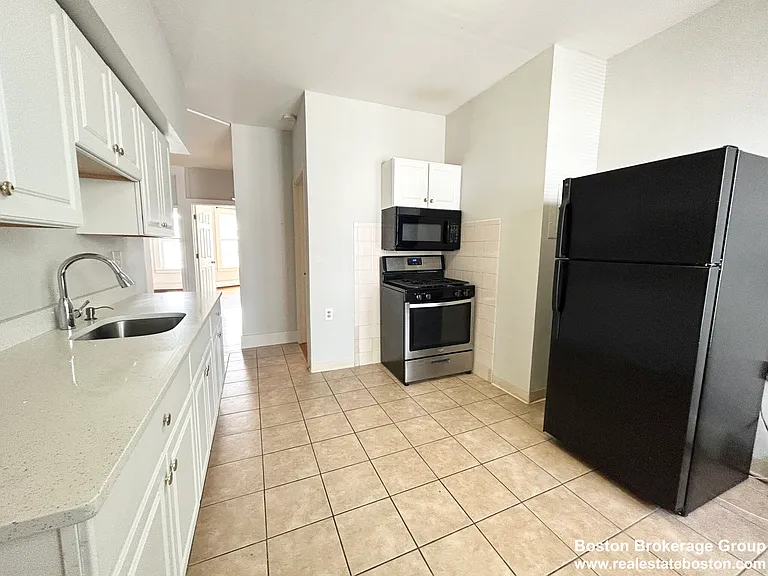 96 E Cottage St #2 — Photo 2