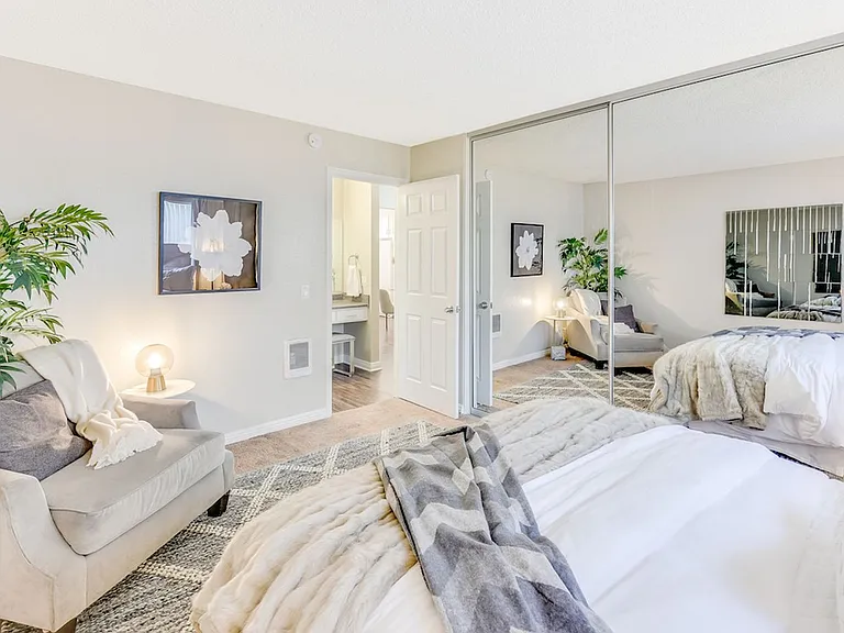 Torrey Pines Apartment Homes — Photo 18