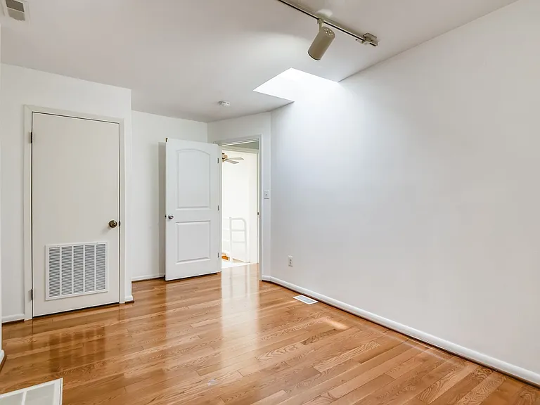 1127 S Hanover St — Photo 25