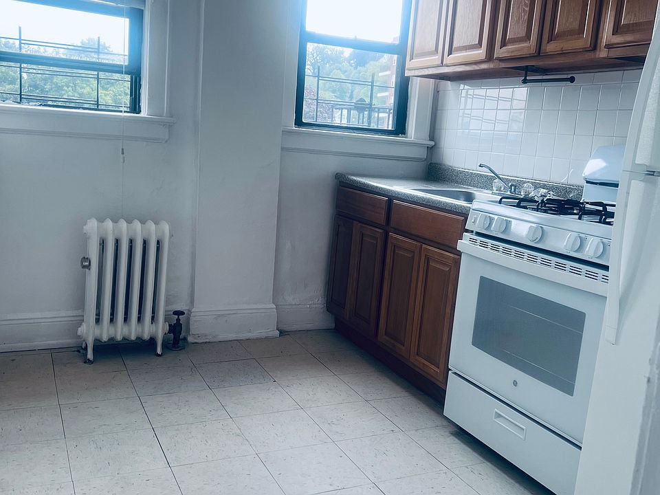 1st image of 411 Warburton Ave APT 4
