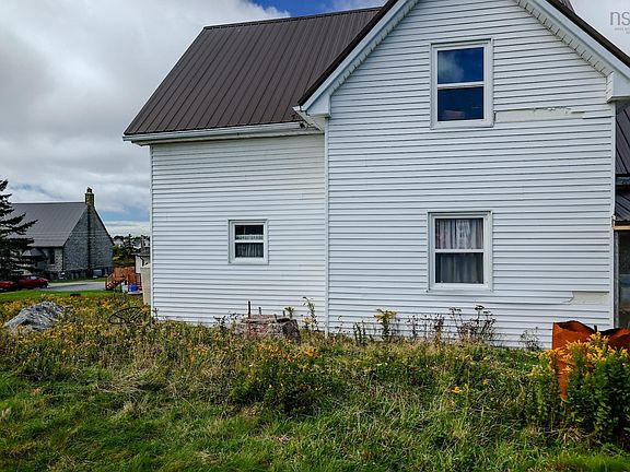 2nd image of 32 Church St