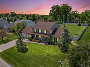 1420 Bush Creek Dr, Grand Blanc, MI 48439