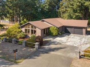 1175 6th St SE, Bandon, OR 97411