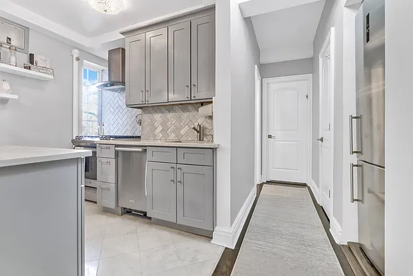 Sold by Hillel Realty Group | media 5
