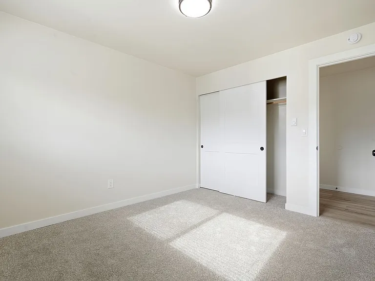 Green Acres Apartments — Photo 14