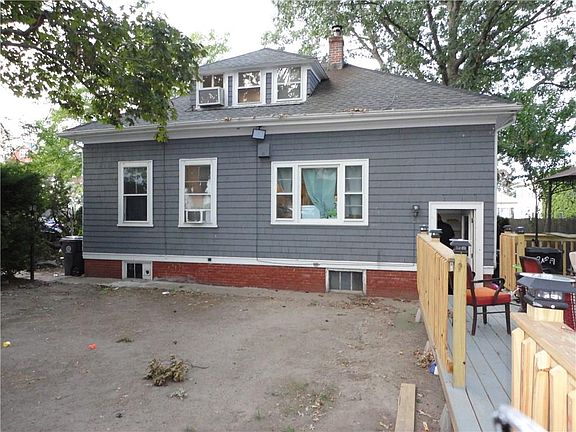 3rd image of 185 Waterman Ave