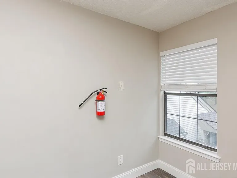 208 Sunshine Ct — Photo 11