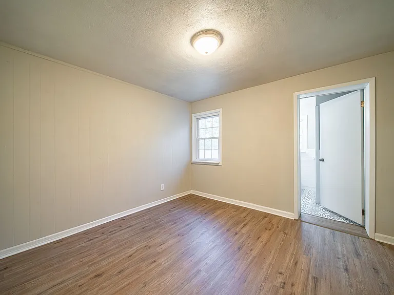 2333 Bruce Ave — Photo 5