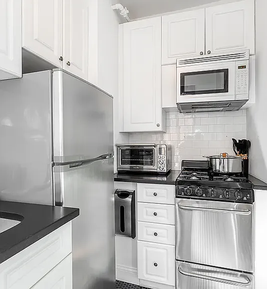 201 W 16th St #8G — Photo 6