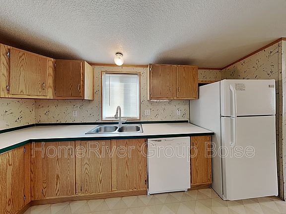 5th image of 418 E 51st St