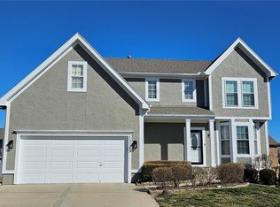 13713 Bradshaw St, Overland Park, KS 66221