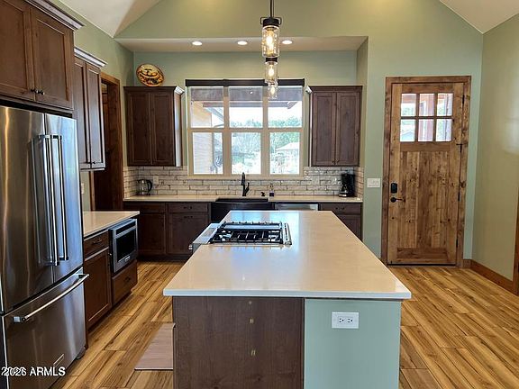 4th image of 827 S TORREY PINES Drive