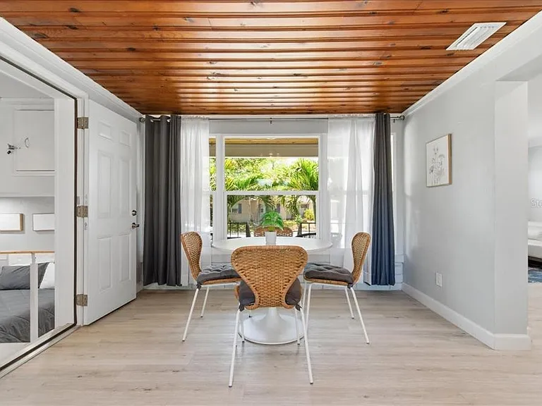 1009 Chester Dr — Photo 13