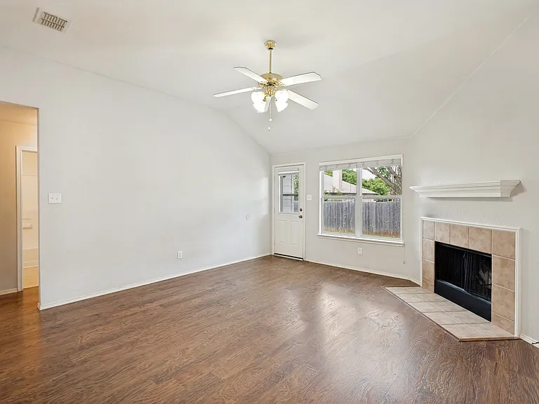 3705 Hermalinda Dr — Photo 8