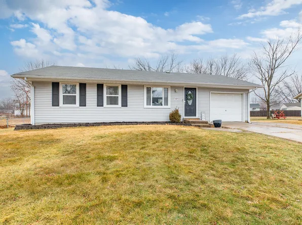 200 Saturn Dr, Godfrey, IL 62035