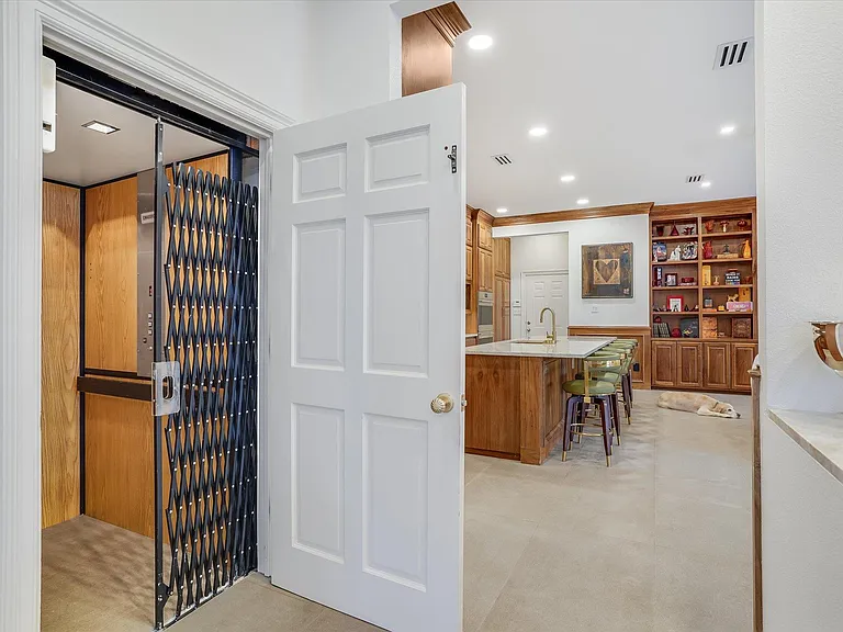3705 Gilbert St #2 — Photo 13