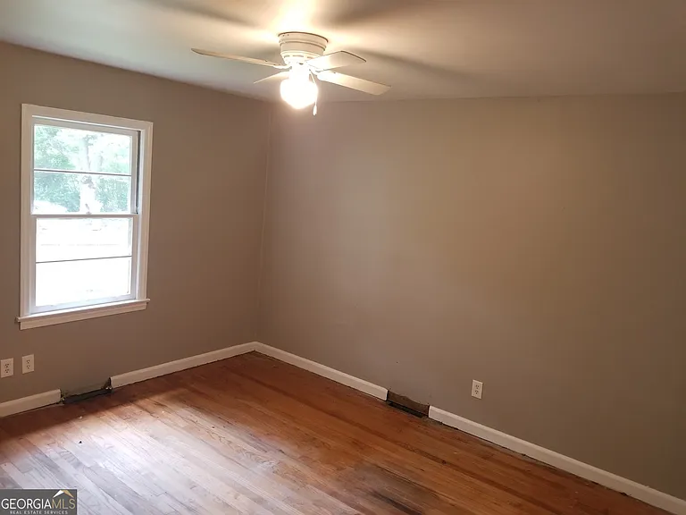 16 Rooney Rd SW — Photo 4