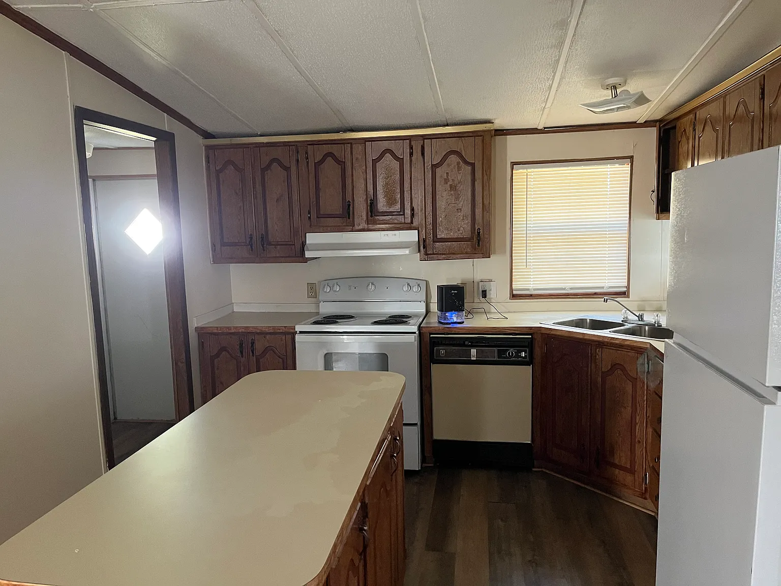 3 bed, 2128 sqft, $1,150 — Photo 2