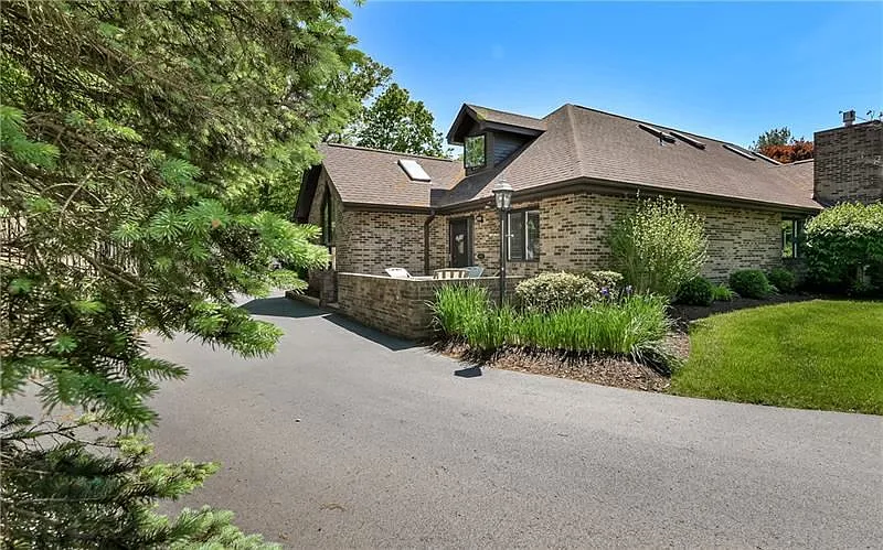 10081 Mansion Dr photo 1