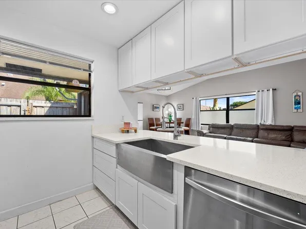 442 Springdale Circle, Palm Springs, FL 33461