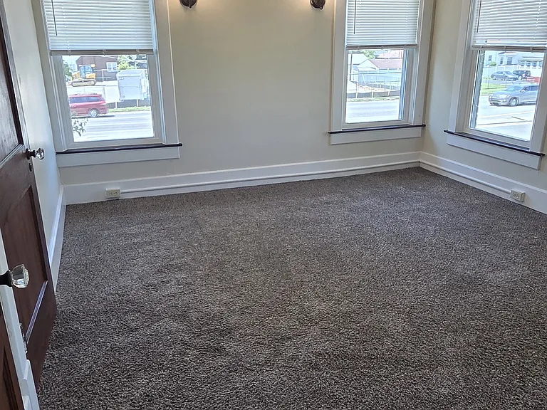 2201 Bashford Manor Ln — Photo 24