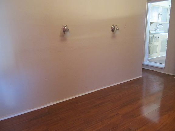 3rd image of 701 Upson Dr