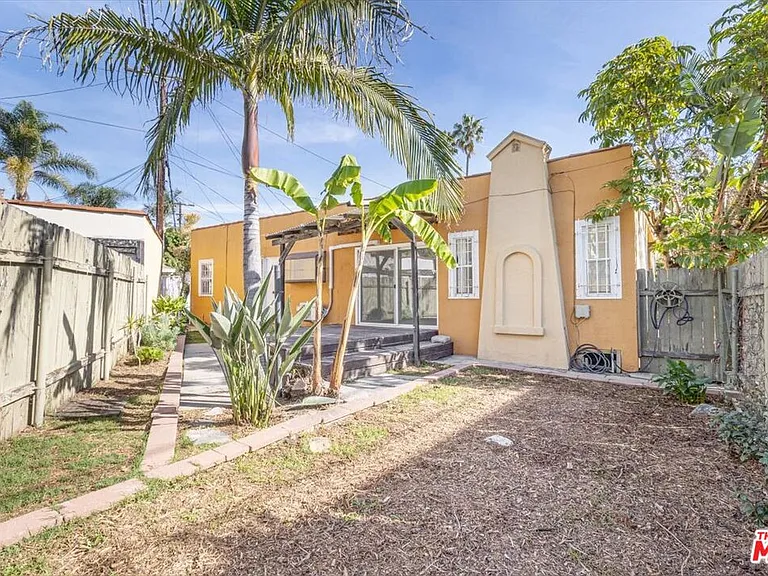 1185 S Tremaine Ave — Photo 44