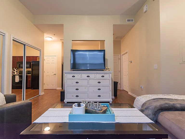 Morton Grad Apartments — Photo 14