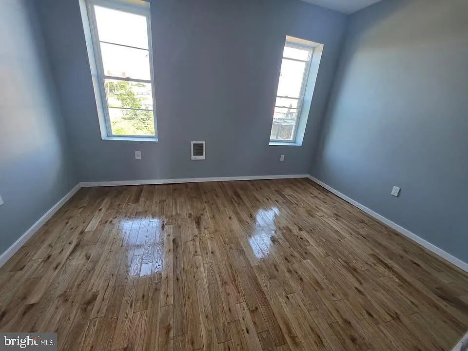 3 bed, 2.0 bath, 900 sqft, $1,400 — Photo 2