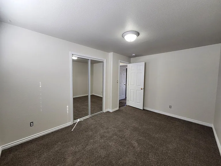 411 W 21st Pl — Photo 17