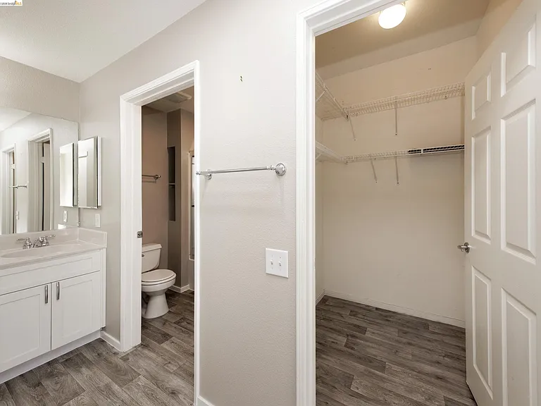 220 Caldecott Ln #201 — Photo 26