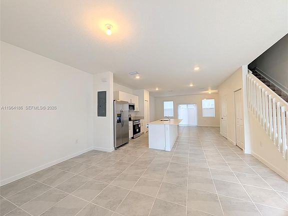 3rd image of 1172 SE 1st Ter