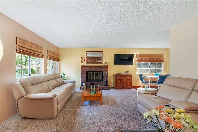 2nd image of 1483 E Lexington Ave