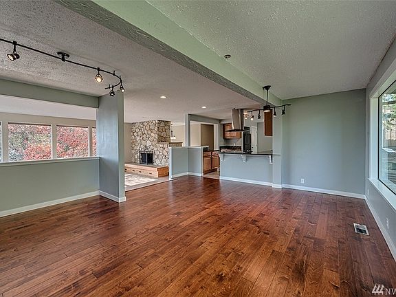 5th image of 16599 Country Club Dr