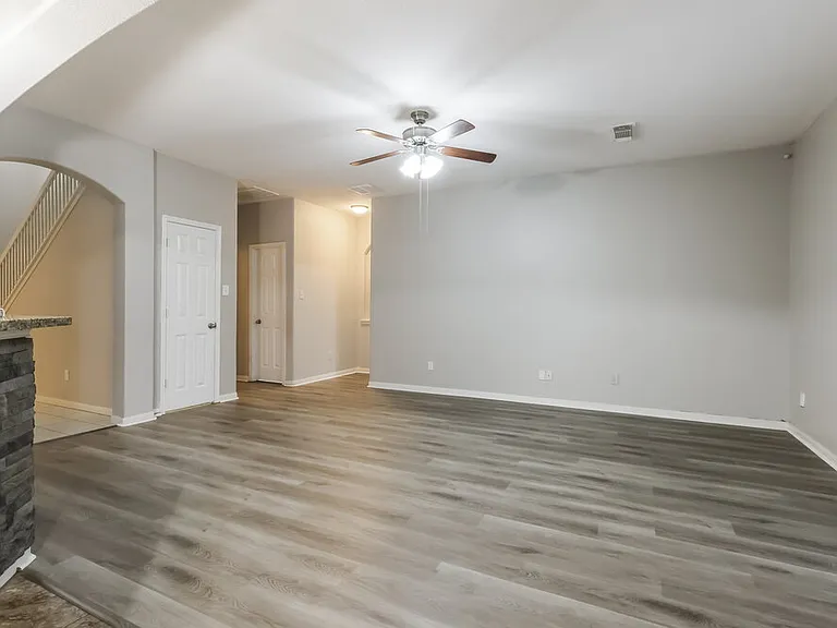 12927 Pine Woods St — Photo 4