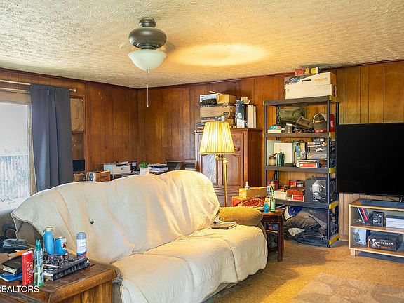 4th image of 109 Camp Howard Rd